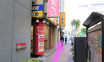 宝くじ売り場を直進